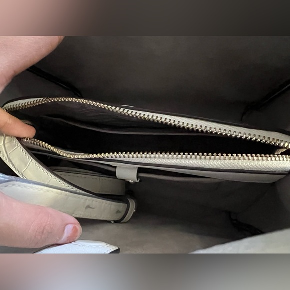 New with Tags Kate Spade Knott Croc-Embossed Medium Crossbody Tote - Picture 5 of 8